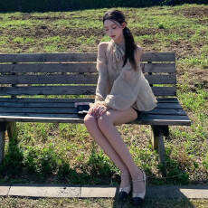 批发法式气质波点衬衫女春<b class='q'>秋</b>季新款卡其色露肩木耳边设计感挂脖上衣