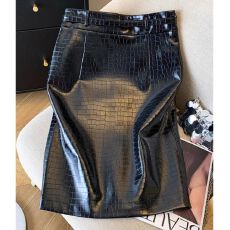 批发黑色绝美半身皮裙女2025秋<b class='q'>冬</b>新款复古超显身材短裙辣妹显瘦包臀裙