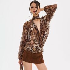 批发《复古野性》轻薄<b class='q'>雪纺</b>经典豹纹V领飘带复古衬衫上衣辣妹休闲时尚