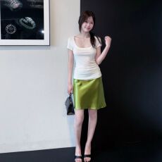 批发法式缎面醋酸高级感<b class='q'>半身</b>裙显瘦A字高腰包臀裙气质绿色<b class='q'>短裙</b>