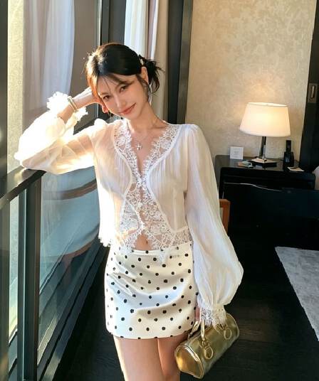 矜贵 작은 흰색 꽃 마이크로 ~을 통해 셔츠 순수한 욕망 바람 싸움 속눈썹 레이스 셔츠 슬림해 보이는 맨위 문예 다용도 셔츠 여성