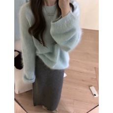 批发软糯奶呼呼蓝色马海毛圆领毛衣<b class='q'>女</b>秋冬慵懒针织衫上衣<b class='q'>半身裙</b>两件套