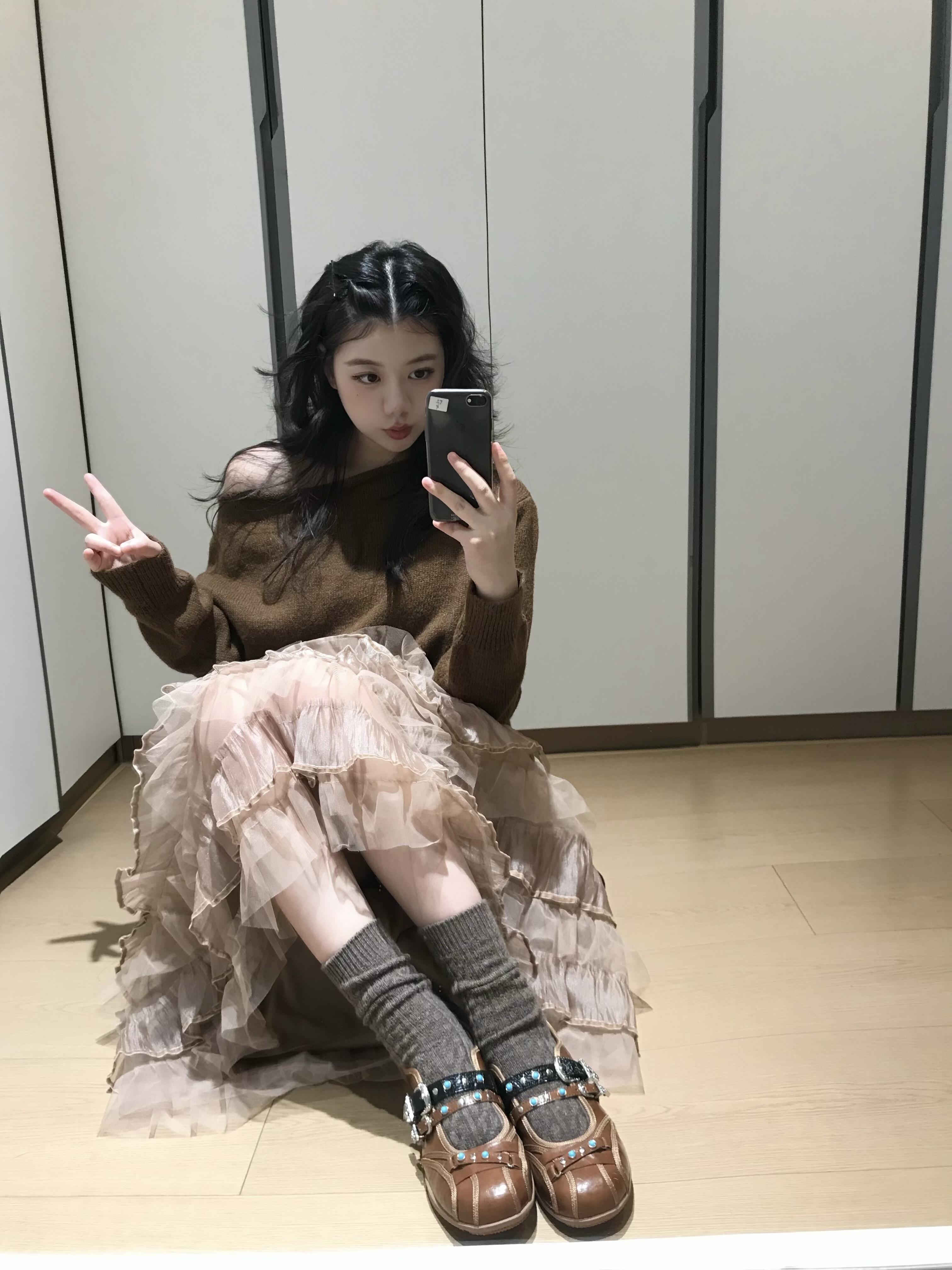 빛 요리 한 바람 다용도 비스듬한 어깨 니트 스웨터 하이웨이스트 슬림해 보이는 망사 케이크 드레스 여성 가을 겨울 품격 고급 센스 세트