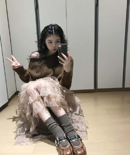빛 요리 한 바람 다용도 비스듬한 어깨 니트 스웨터 하이웨이스트 슬림해 보이는 망사 케이크 드레스 여성 가을 겨울 품격 고급 센스 세트