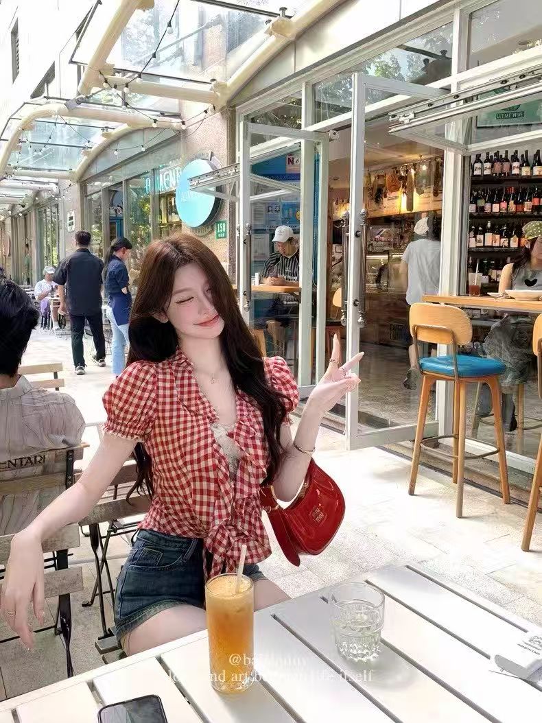 화이트 워터 여성 En 妃 유럽 니켈 빨간색 체크무늬 여성 셔츠 레이스 슬립 세트 한 부서 순수한 욕망 V넥 맨위