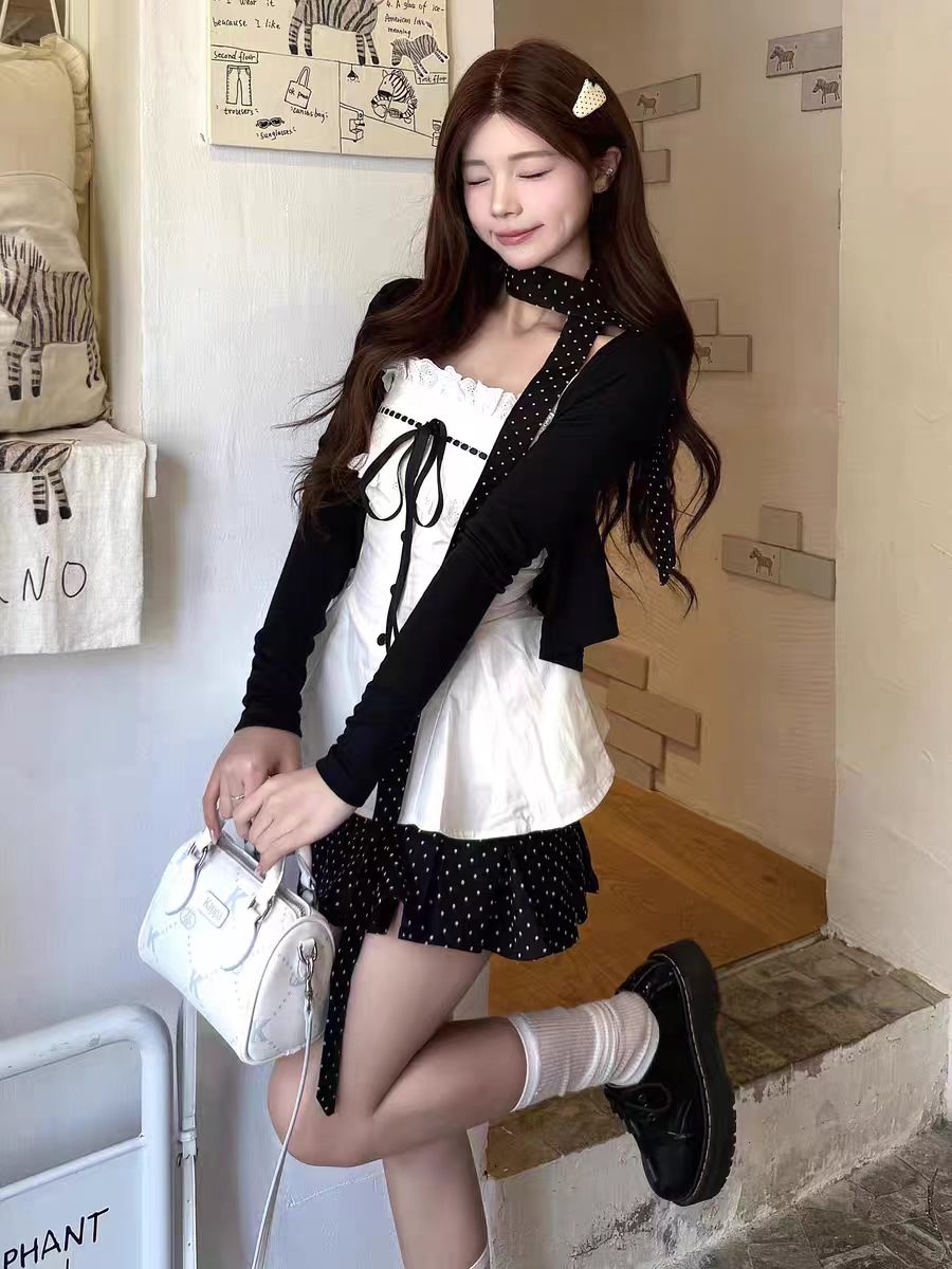 이른 봄 한 부서 착용 가져 가라. 세트 여성 자이언트 잘 생긴 인사이드 가져 가라. 레이스 나비 매듭 슬립 맨위 도트 무늬 미니 스커트 전체 집합