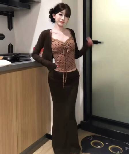 순수한 욕망 핫걸 세트 여성 조기 가을 자이언트 잘 생긴 전체 집합 착용 가져 가라. 바늘 셔츠 슬립 맨위 타이트 스커트 반신 치마