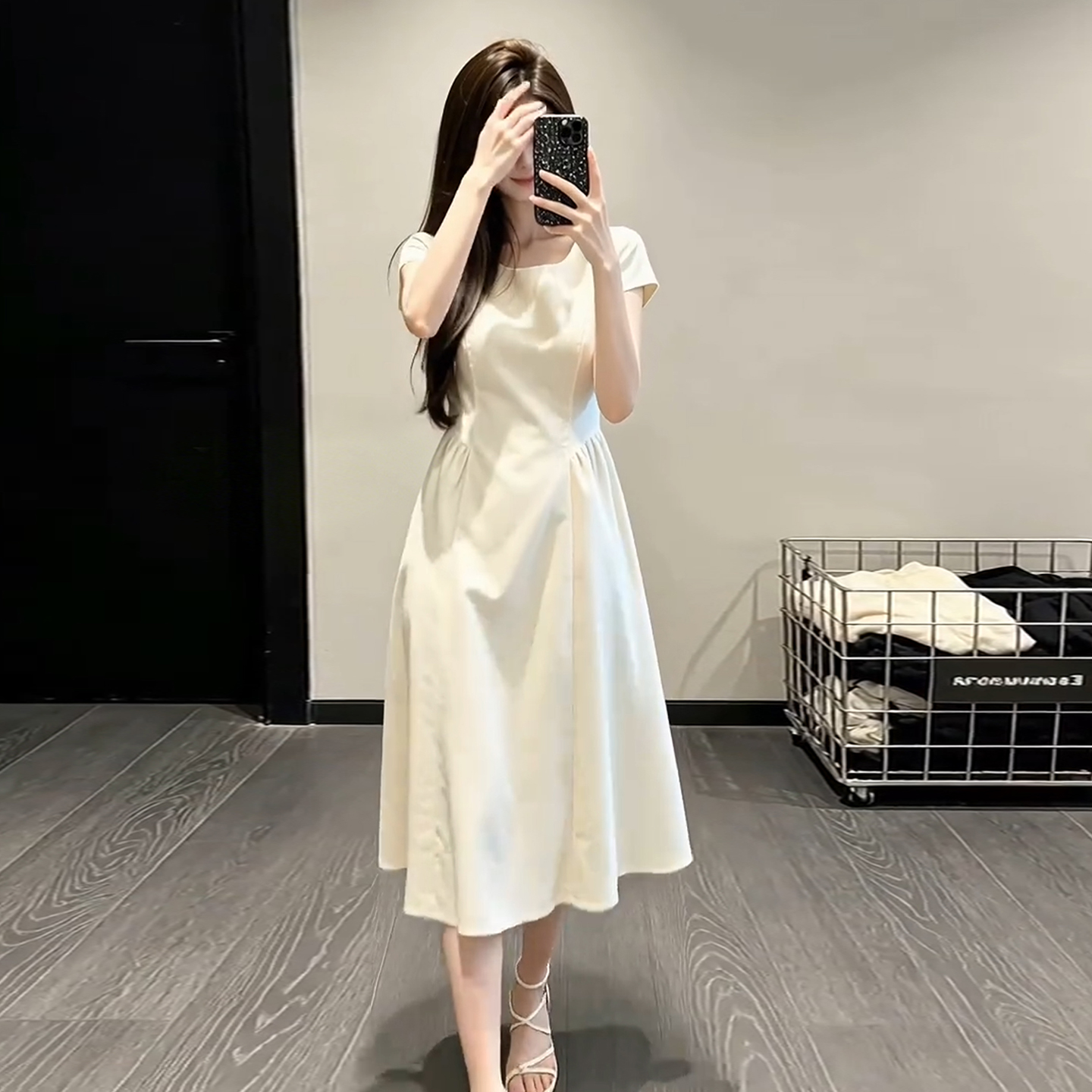 프랑스식 품격 화이트 반팔 드레스 아이들 여름 2026 새로운 고급 센스 허리 수축 슬림해 보이는 한 마디 롱 스커트