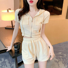 批发2026夏季网红爆款套装今年夏天流行时尚套装短款盐系<b class='q'>轻熟</b>两件套装