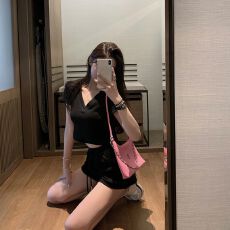 批发华夫格休闲套<b class='q'>装</b>女夏ins纯欲V领短袖<b class='q'>修身</b>T恤甜辣妹宽松短<b class='q'>裤</b>两件套