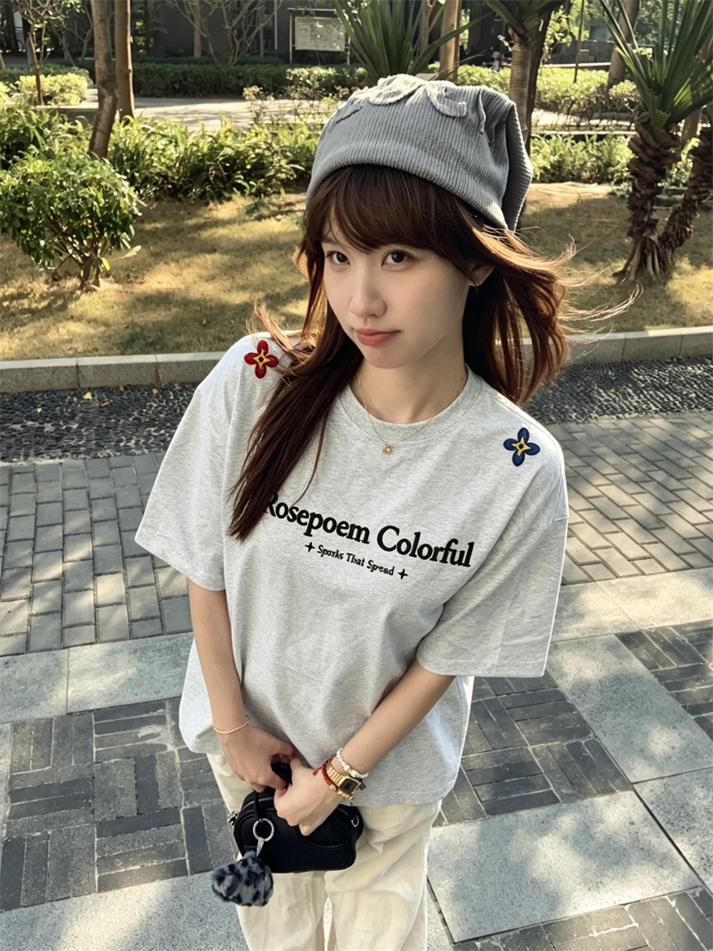 높은 품질 전후 자수 19 지점 220 그램 순면 한 부서 패션 디자인 새로운 반팔 티셔츠 여성