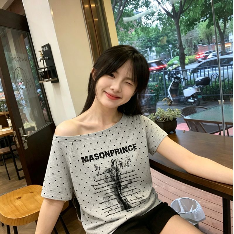 여름 새로운 한 부서 도트 무늬 비스듬한 칼라 오프숄더 프린트 섹션 반팔 티셔츠 여성