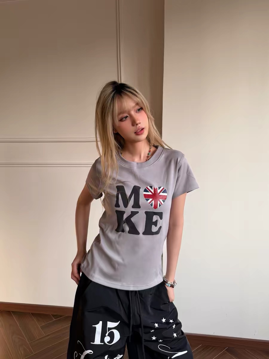 아메리칸 레트로 디자인 몸매 가꾸기 슬림해 보이는 긍정적 인 어깨 반팔 티셔츠 여성 셔츠 새로운
