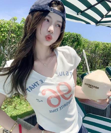 아메리칸 레트로 몸매 가꾸기 긍정적 인 어깨 V넥 티셔츠 알파벳 프린트