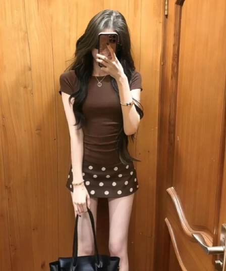 한 부서 레트로 핫걸 긍정적 인 어깨 반팔 티셔츠 맨위 여성 여름 하이웨이스트 슬림해 보이는 도트 무늬 타이트 스커트 미니 스커트 투피스 세트