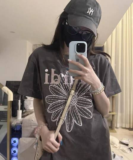 자수 원본 종류 광저우 원단 한 부서 작은 데이지 자수 반팔 t 셔츠 여성