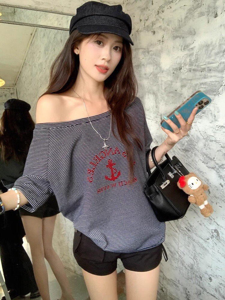 컬러 짜임 원단 핫걸 바람 스트라이프 비스듬한 어깨 반팔 티셔츠 여성 여름 다용도 캐주얼 레트로 프린트 루즈핏 맨위