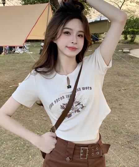 불규칙 프린트 작은 V넥 반팔 티셔츠 여성 여름 전원 핫걸 몸매 가꾸기 쇼트 스타일 긍정적 인 어깨 의류