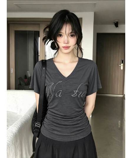 사람들 면 핫픽스 알파벳 핫걸 V넥 반팔 티셔츠 여성 2026 여름 허리 수축 슬림해 보이는 디자인 센스 맨위