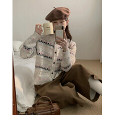 批发韩系复古提花圆领毛衣冬季新款<b class='q'>女</b>设计感宽松叠穿花纹减龄百搭上衣