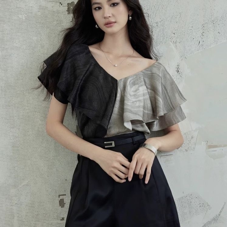프랑스식 빛 요리 한 패치워크 프릴 V넥 셔츠 반팔 맨위 여성 여름 새로운 빛 럭셔리 디자인 센스 작은 대중 셔츠