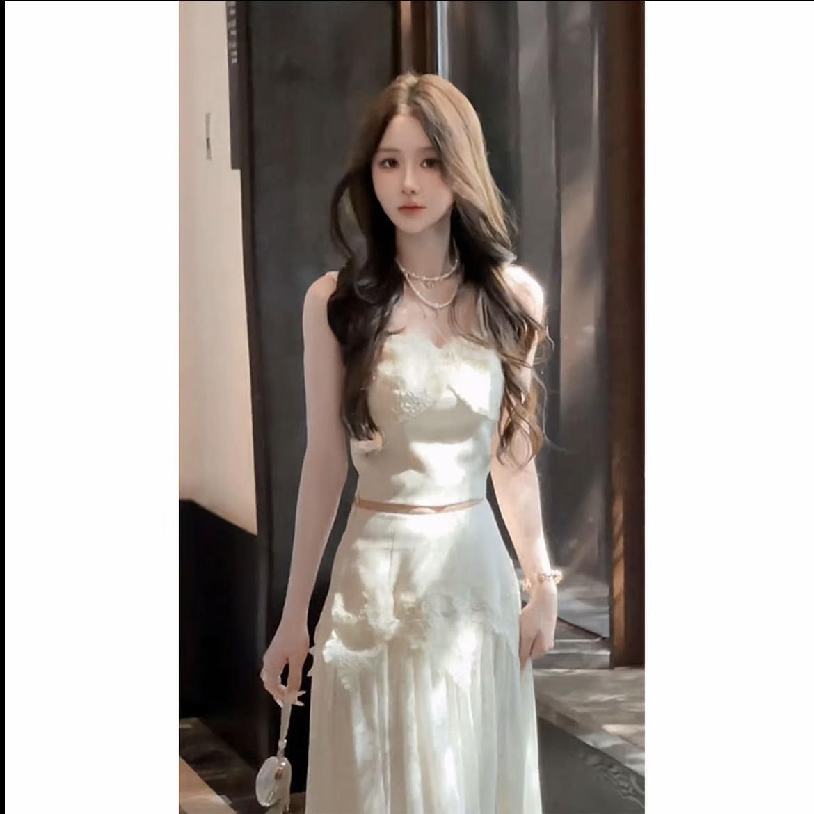 2026 여름 새로운 프랑스식 디자인 센스 몸매 가꾸기 튜브탑 슬립 맨위 품격 하이웨이스트 슬림해 보이는 레이스 반신 스커트