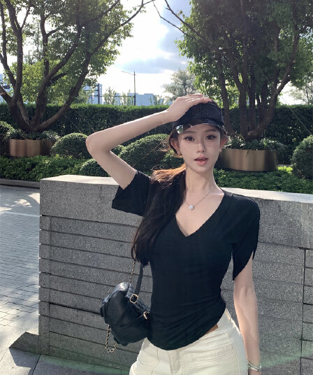 실사 검정색 반팔 티셔츠 긍정적 인 어깨 V넥 몸매 가꾸기 슬림해 보이는 맨위