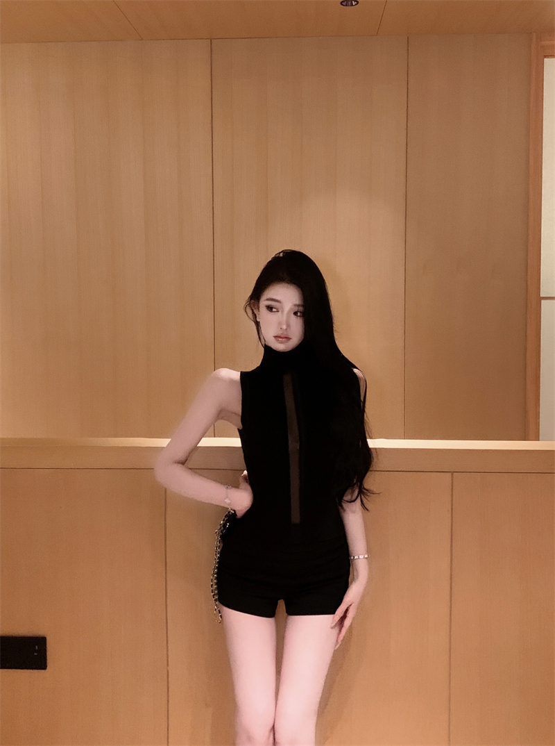 실사 검정색 터틀넥 홀로우 아웃 모직물 조끼 맨위 인사이드 가져 가라.