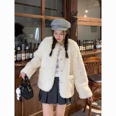 批发奶白色毛茸茸小香风富家千金羊羔毛加绒外套女冬季小个子棉服大衣