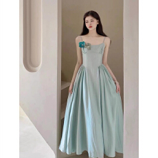 批发法式小众绝美气质吊带连衣裙仙女夏季高级感海边度假收腰沙滩长裙