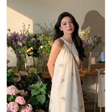 批发夏日穿搭2026铃兰花挂脖连衣裙子女法式露肩无袖海边度假沙滩长裙