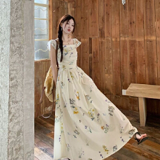 批发法式方领小飞袖碎花<b class='q'>连衣裙</b>子女夏季2026新款收腰<b class='q'>露背</b>气质a字长裙