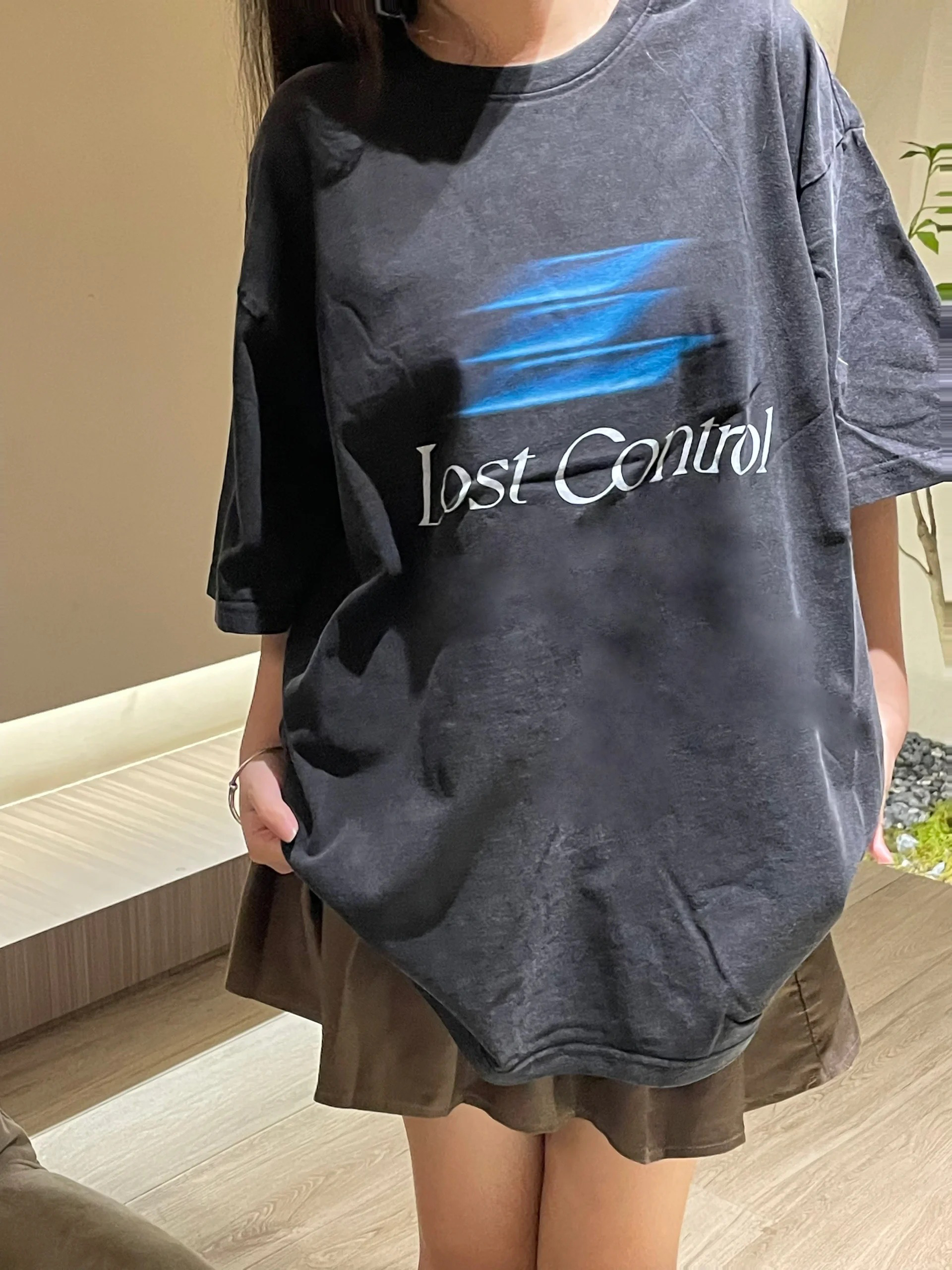 워싱 블랙 230 크 빗질하다 닫기 이후 패키지 칼라 루즈핏 프린트 반팔 티셔츠