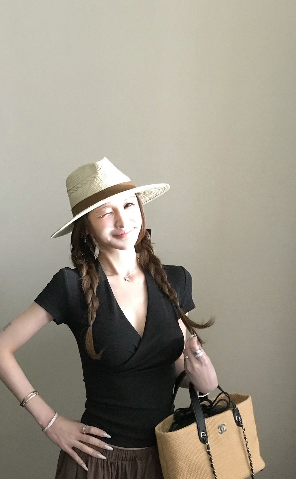 라이 경기 서울 익스트림 제인 V넥 십자가 허리 수축 주름 반팔 티셔츠 핫걸 여름 섹시함 긍정적 인 어깨 몸매 가꾸기 쇼트 스타일 맨위