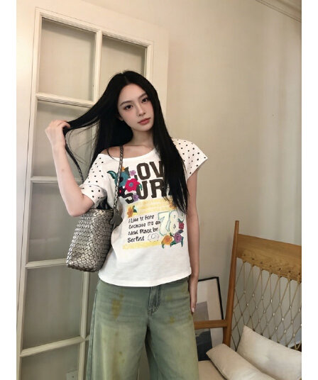 경관 그림 순면 눈꽃 면 화이트 디자인 센스 식물 플러시 꽃 삽입 어깨 티셔츠 여성 비스듬한 칼라 반팔 다용도 맨위