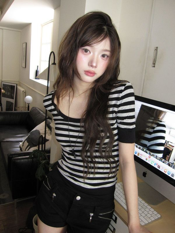 한 부서 산소 센스 여름 새로운 스트라이프 낮은 네크라인 슬림해 보이는 캐주얼 다용도 반팔 티셔츠 빛 아시아 인 몸매 가꾸기 맨위 여성