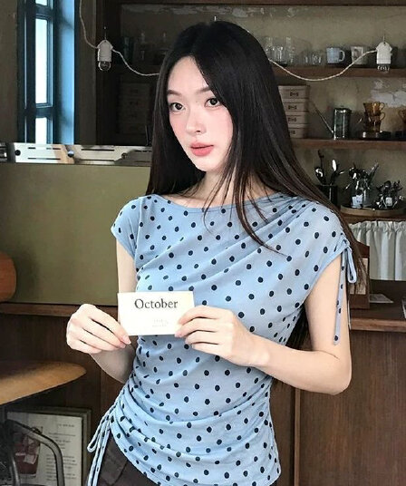 한 부서 달콤한 핫걸 레트로 도트 무늬 비스듬한 어깨 반팔 맨위 여성 여름 디자인 센스 펌프 로프 슬림해 보이는 허리 수축 티셔츠 트렌디