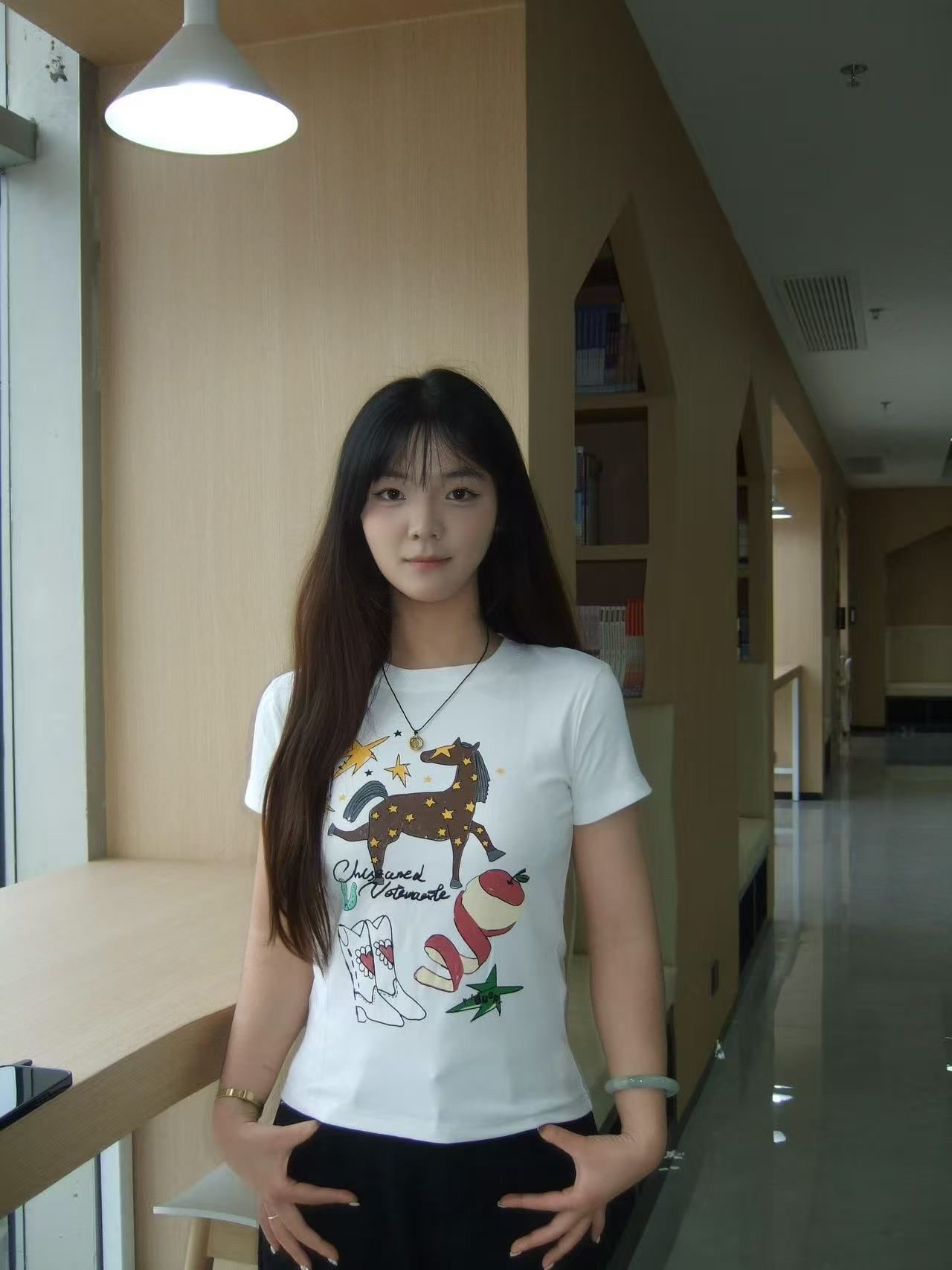 아메리칸 레트로 긍정적 인 어깨 라운드 넥 프린트 반팔 티셔츠
