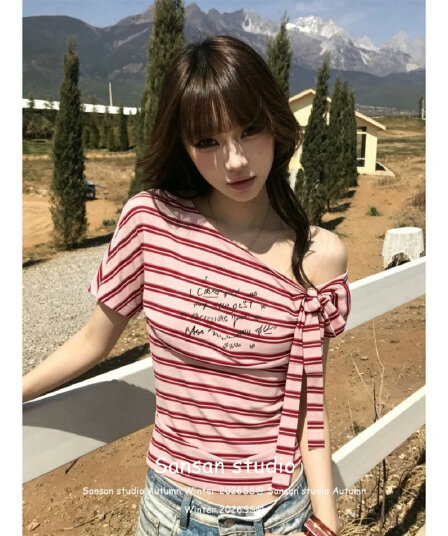 비스듬한 어깨 스트라이프 반팔 티셔츠 착용 가져 가라. 탈착식 레이스업 오프숄더 동정 슬림해 보이는 맨위 디자인 센스 tee 여성 여름