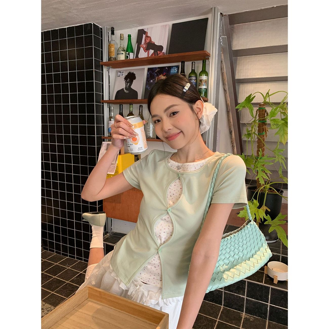 한 부서 꽃무늬 패치워크 페이크 레이어드 반팔 티셔츠 여성 여름 새로운 디자인 센스 홀로우 아웃 몸매 가꾸기