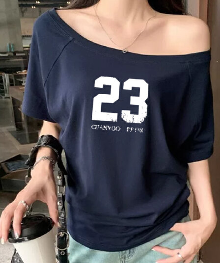 검정색 비스듬한 어깨 오프숄더 반팔 티셔츠 여성 여름 새로운 작은 대중 숫자 디자인 캐주얼 맨위