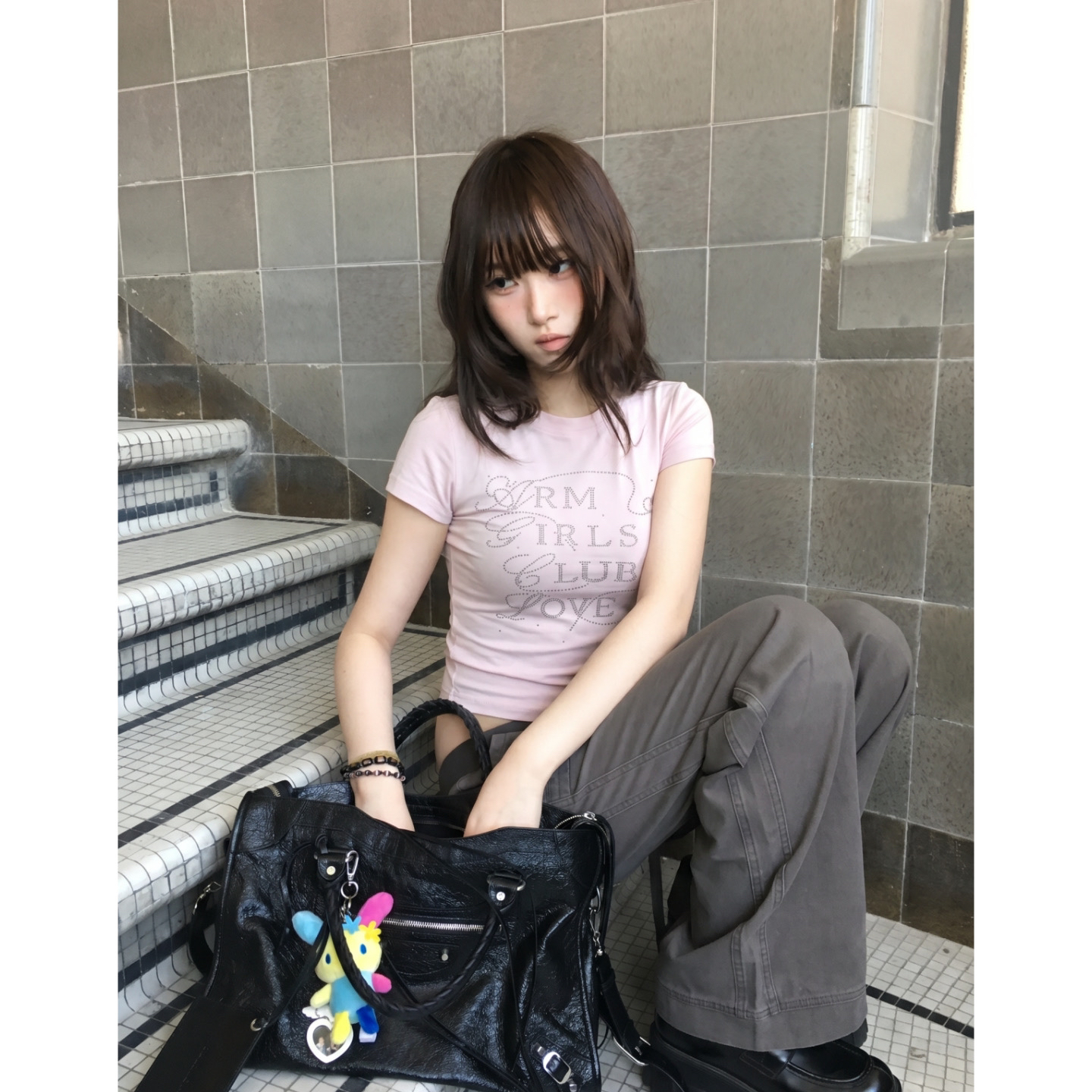 광저우 원단 다이아몬드 세팅 210 그램 95 면 40s 오스트리아 델 핑크색 다이아몬드 세팅 알파벳 반팔