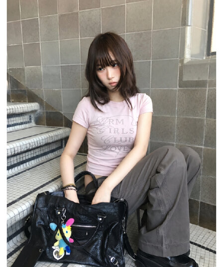 광저우 원단 다이아몬드 세팅 210 그램 95 면 40s 오스트리아 델 핑크색 다이아몬드 세팅 알파벳 반팔