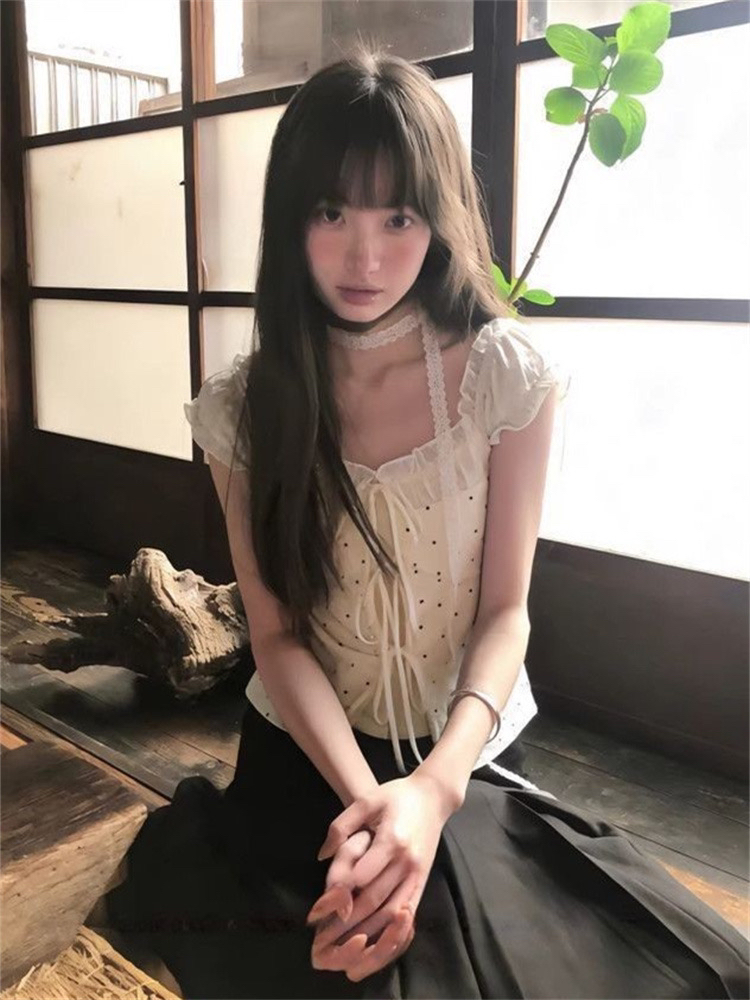 분위기 센스 착용 가져 가라. 도트 무늬 페이크 레이어드 스트랩 티셔츠 여성 달콤함 소녀 바람 몸매 가꾸기 반팔