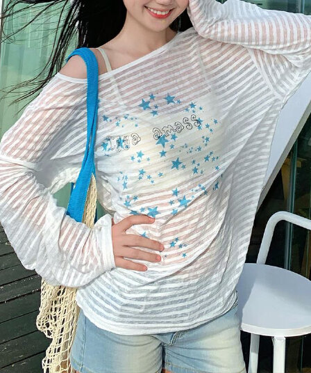 원본 원단 프린트 비스듬한 어깨 긴팔 티셔츠 슬림해 보이는 오프숄더 자외선 차단 블라우스 경량 다용도 맨위