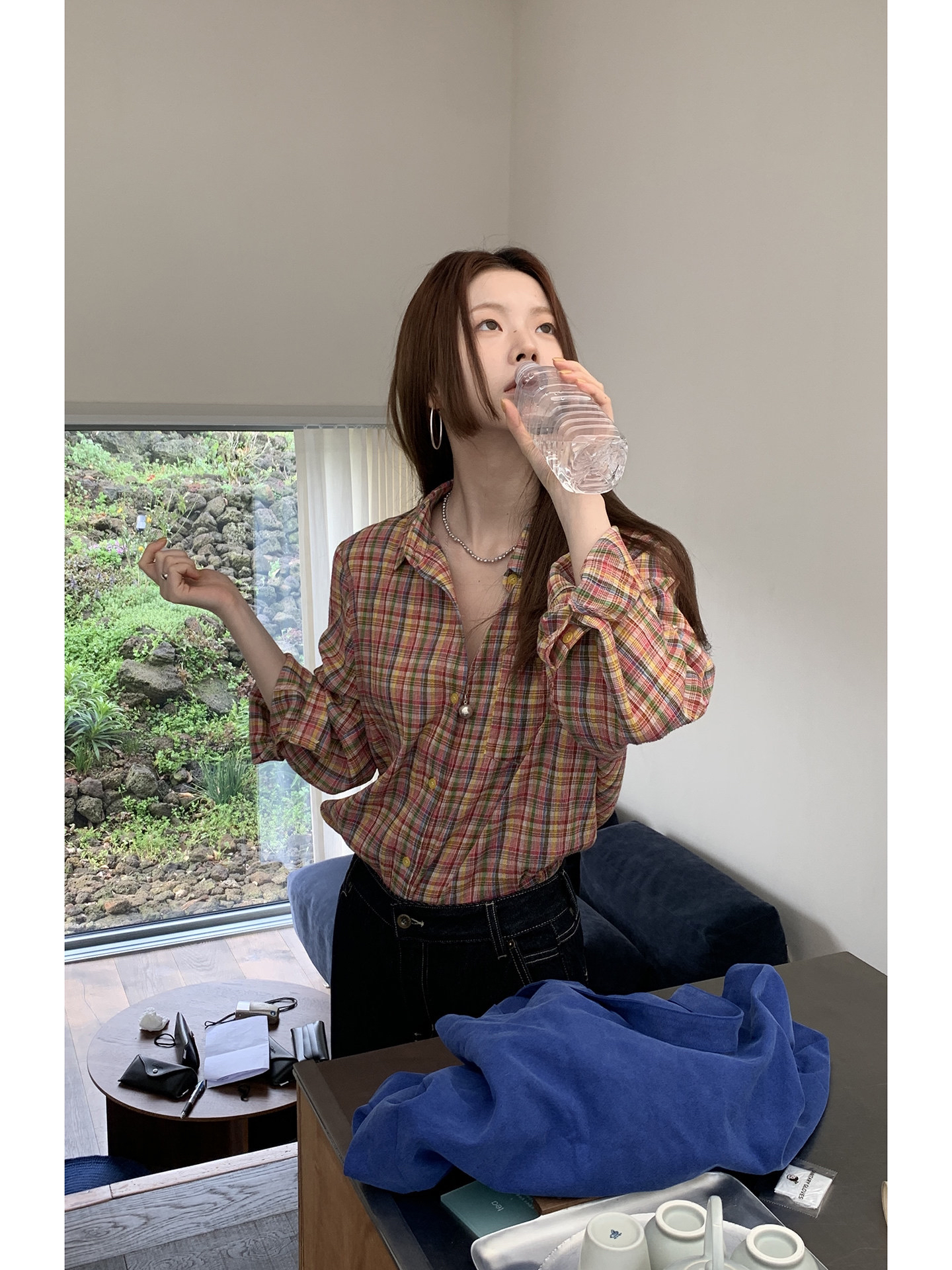 원본 원단 한국 스타일 색상 주름 체크무늬 여성 셔츠 여름 레트로 루즈핏 싱글 줄 버튼 폴로 칼라 긴팔 재킷