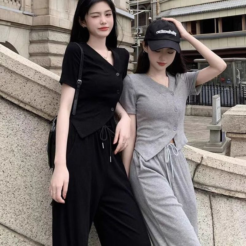 캐주얼 패션 스포츠 슈트 여성 여름 연령 감소 외국 가스 슬림해 보이는 V넥 반팔 투피스 세트