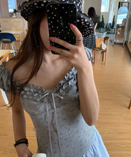 달콤한 매운맛 쇼트 스타일 꽃무늬 레이스 레이스 반팔 티셔츠 여성 2026 여름 새로운 디자인 센스 레이스업 허리 수축 맨위