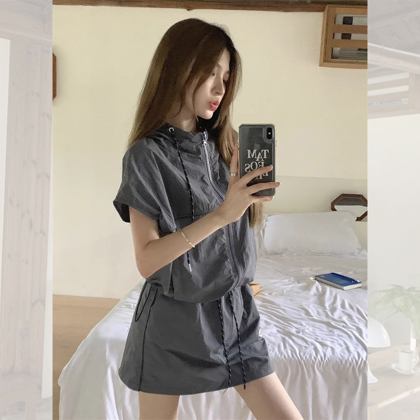 패션 캐주얼 스포츠 슈트 여성 여름 2026 새로운 얇은 스타일 자외선 차단 외투 미니 스커트 튀김 거리 투피스 세트
