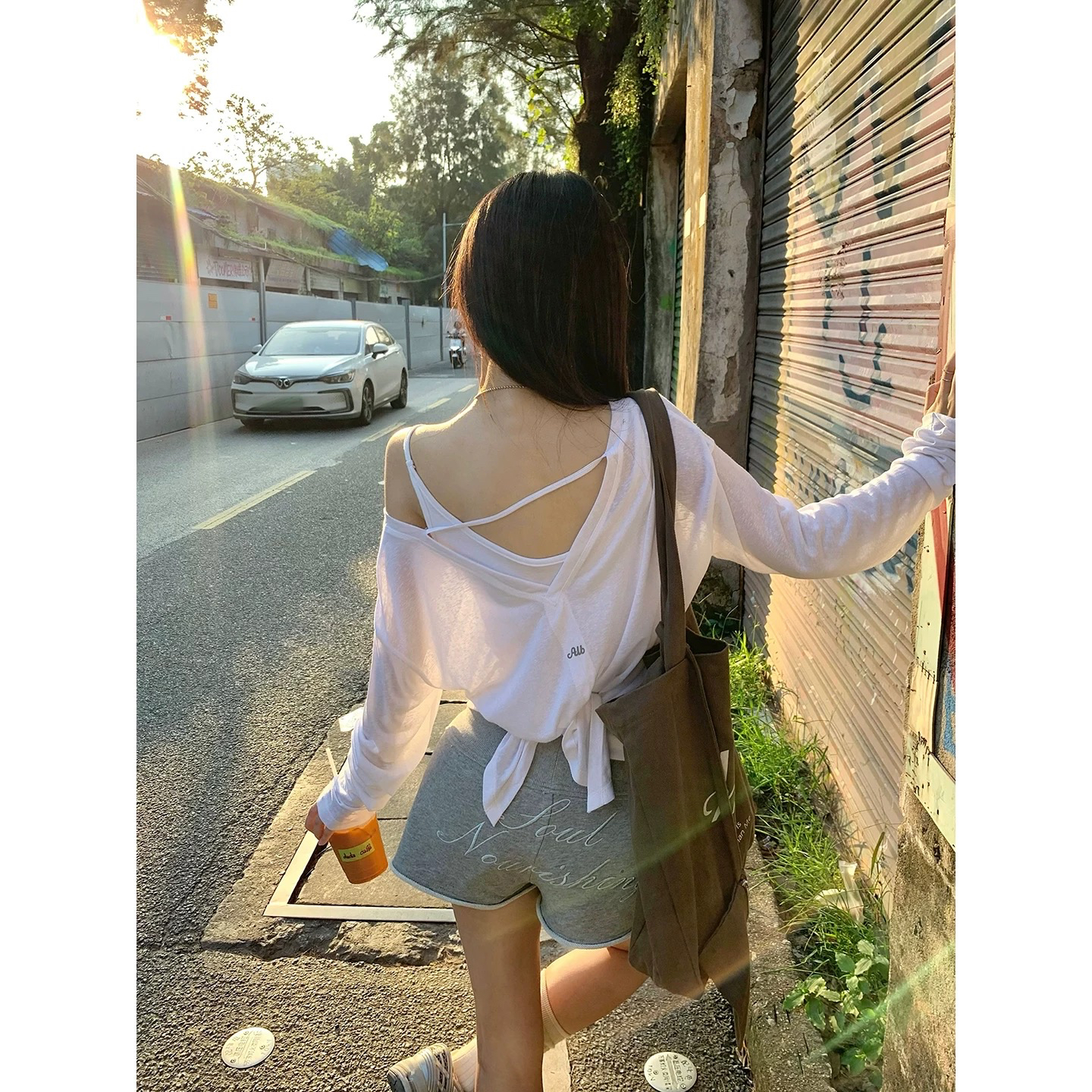 원본 눈꽃 면 블라우스 여성 여름 ootd 착용 가져 가라. 2026 새로운 긴팔 티셔츠 화이트 핫걸 비스듬한 어깨 의류